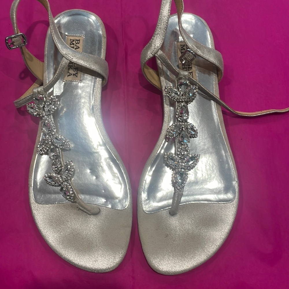 Worn once yo a beach wedding. Very comfortable and fabulous